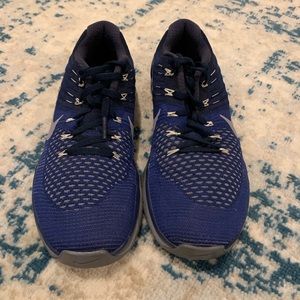 Nike grip sneakers blue size 9.